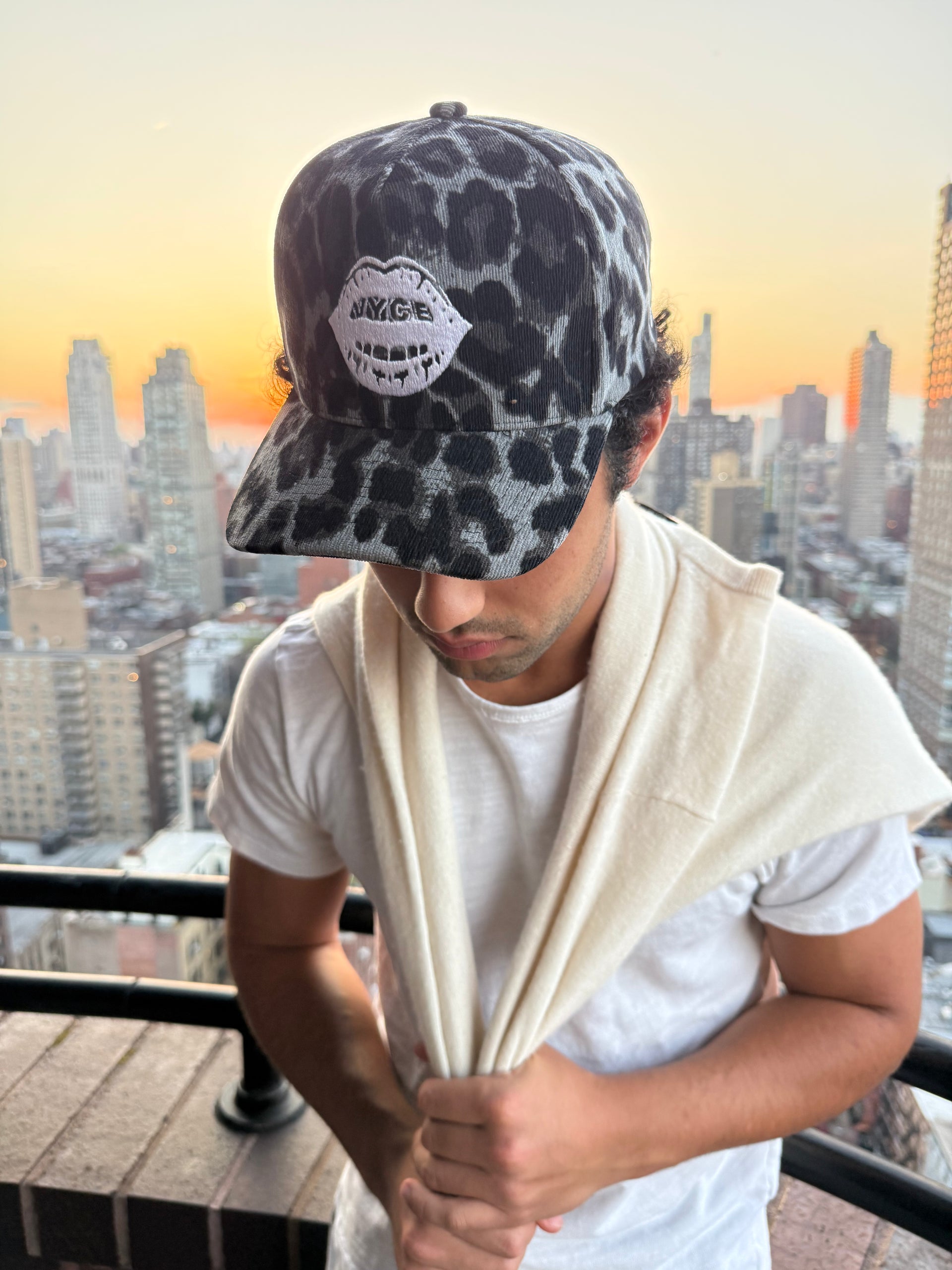 Lips Hat - Grey Leopard